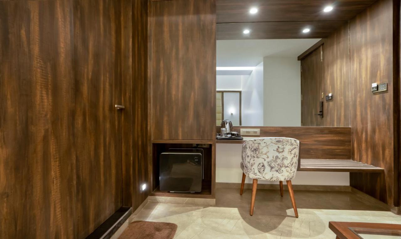 Treebo Premium Savera Inn Mumbai Exterior foto